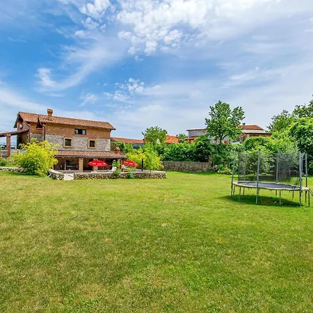 Cozy In With Outdoor Swimming Pool *