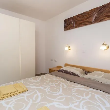 Cozy In With Outdoor Swimming Pool Vakantiehuis *