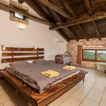 Cozy In With Outdoor Swimming Pool Vakantiehuis *