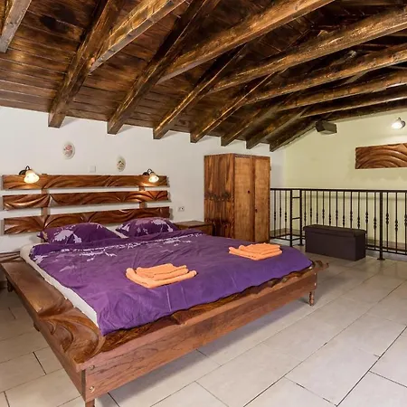 Vakantiehuis Cozy In With Outdoor Swimming Pool *