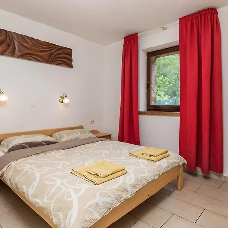 Vakantiehuis Cozy In With Outdoor Swimming Pool *